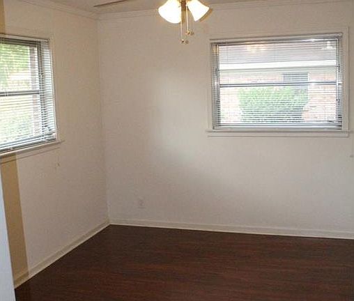 3rd image of 3618 Royal Crest Dr