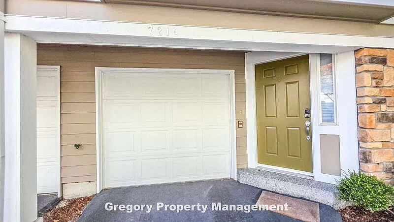 2 bed, 2.0 bath, 1418 sqft, $2,800 — Photo 2