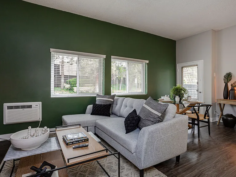 415 Gayley Ave — Photo 9