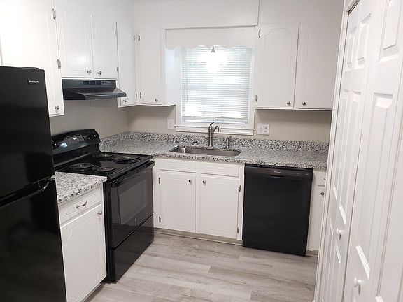 5th image of 104 Westwood Dr