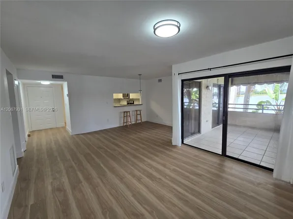 20145 NE 3rd Ct APT 12, Miami, FL 33179