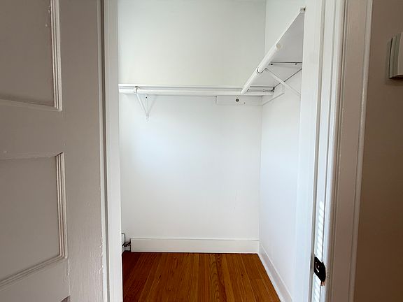 3rd image of 527 Chapel St APT C4