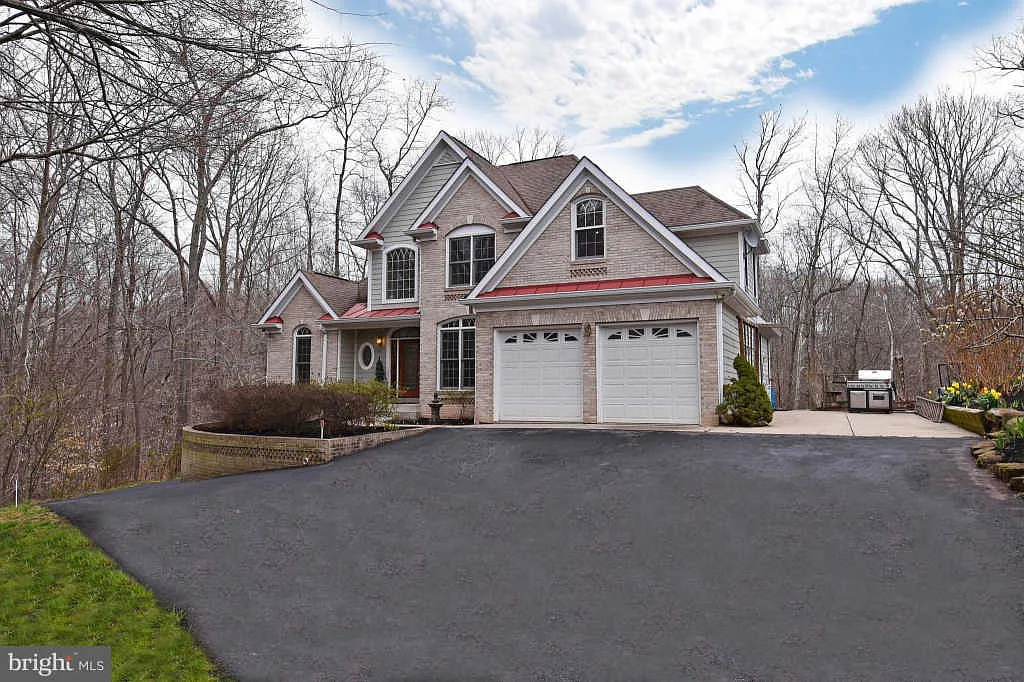 8013 Lake Dr photo 1