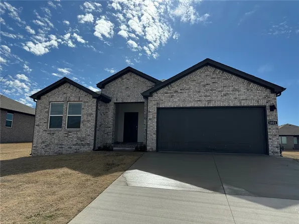 1021 Emerald St, Prairie Grove, AR 72753