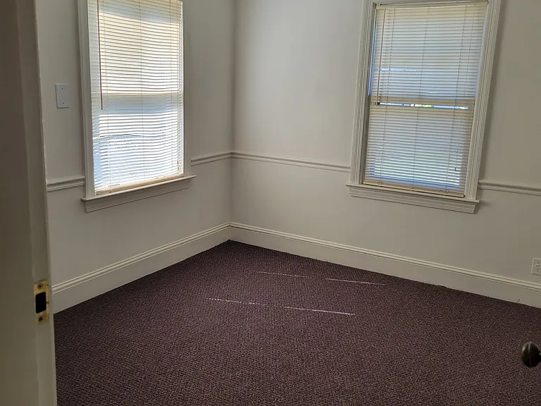 11 Park Ave — Photo 17