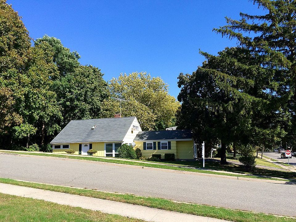 1st image of 25 Lynn Rd