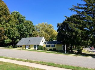 25 Lynn Rd, Port Washington, NY 11050