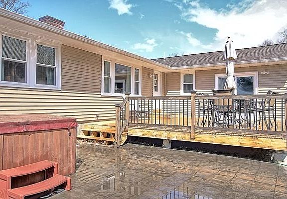 3rd image of 27 Brentwood Dr
