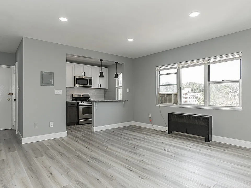 Living Room/Kitchen