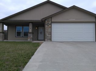 7018 SW Wheatfield Ln, Topeka, KS 66619