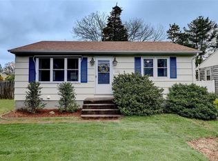 135 Holly Rd, South Kingstown, RI 02879