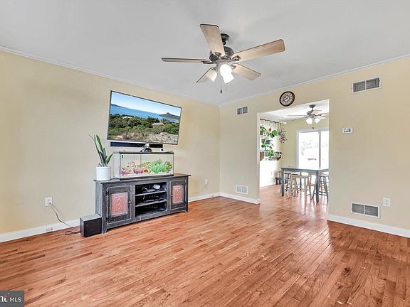 2nd image of 4176 Magnolia Dr
