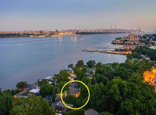 22 Colony Rd, Edgewater, NJ 07020