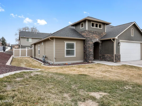 209 N 89th Ave, Yakima, WA 98908