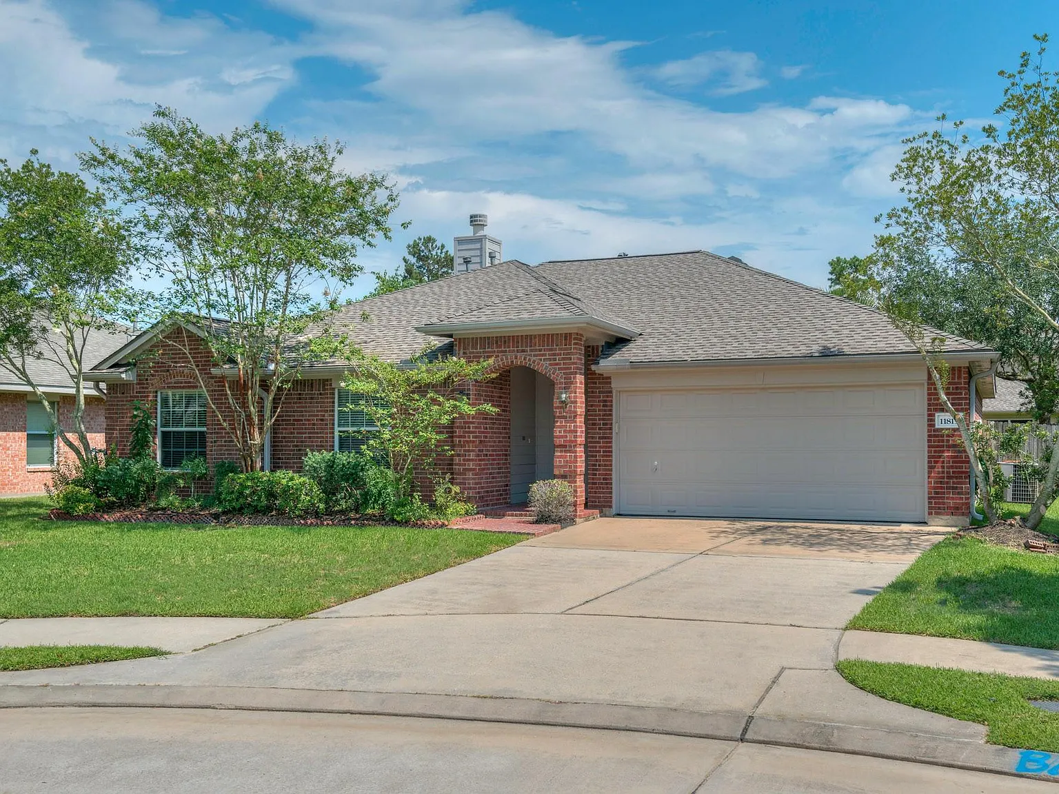 3 bed, 2.0 bath, 1761 sqft, $2,100 — Photo 2