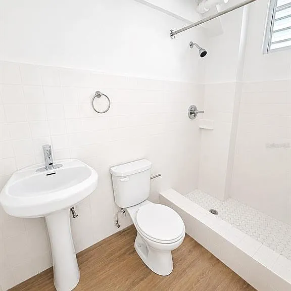 2844 Avenue Roosevelt #303 — Photo 5