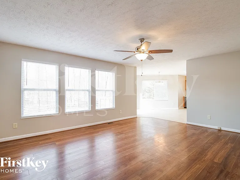 60 Charmalee Dr — Photo 4