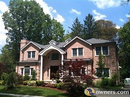 spacious all brick house arch details