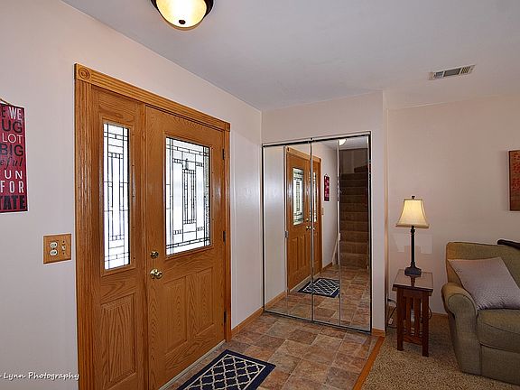 3rd image of 520 Waterbury Ln