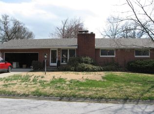 819 Pardee Rd, Godfrey, IL 62035