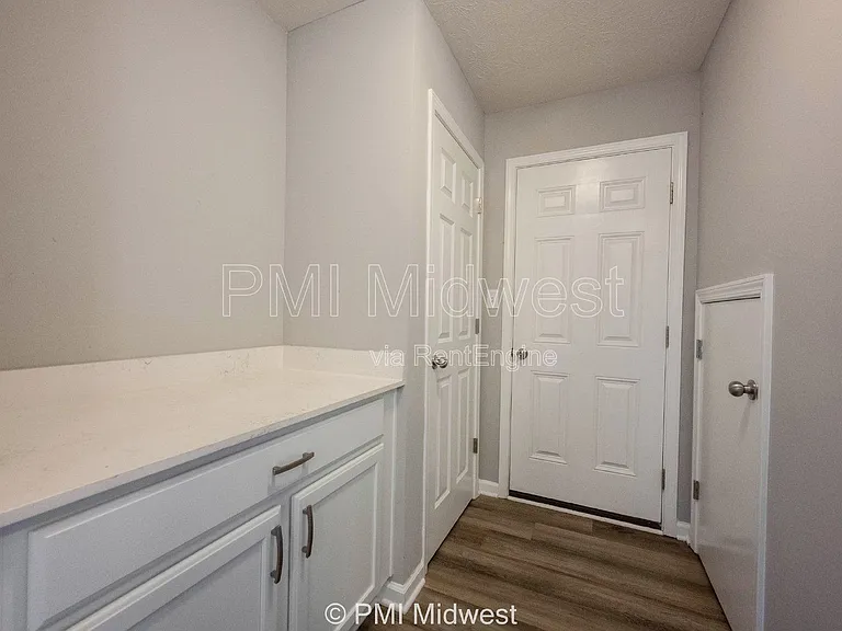 2952 W New York St — Photo 6