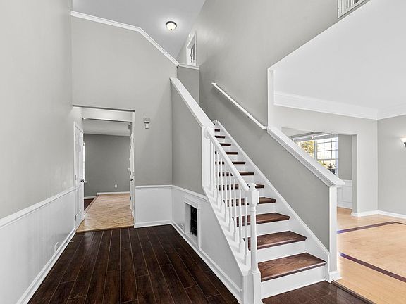 2nd image of 22 Stonewater Dr