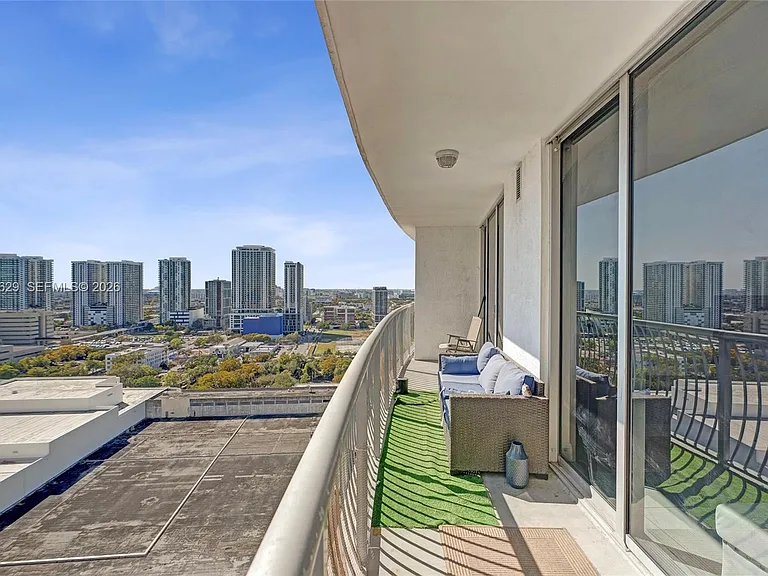 1750 N Bayshore Dr #2510 — Photo 30