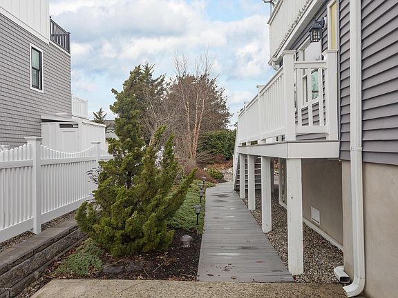 5th image of 413 N Barnegat Ave