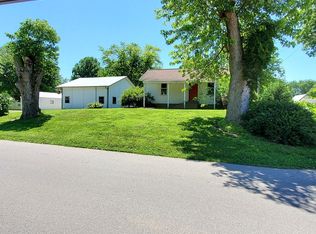 108 N East St, Elnora, IN 47529