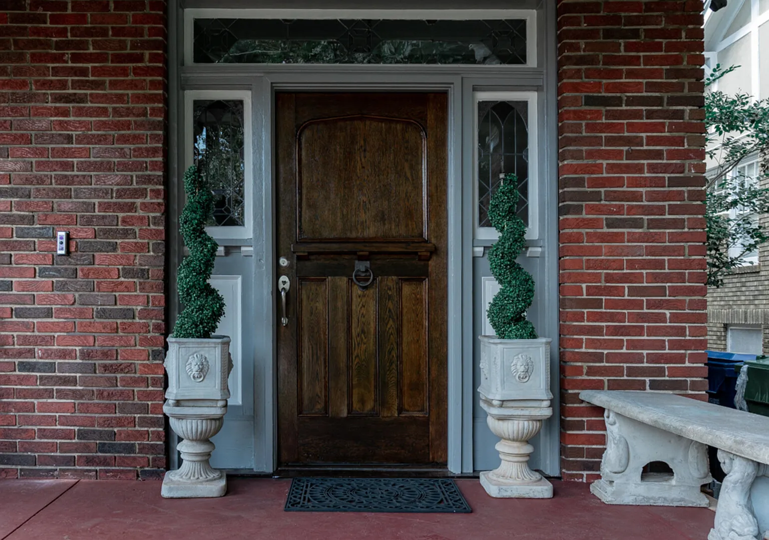 Craftsman Tudor in Historic Ponce Highlands — Photo 2