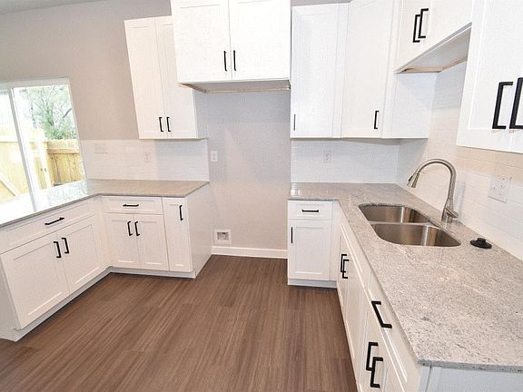 3rd image of 6407 Marcum Dr #201