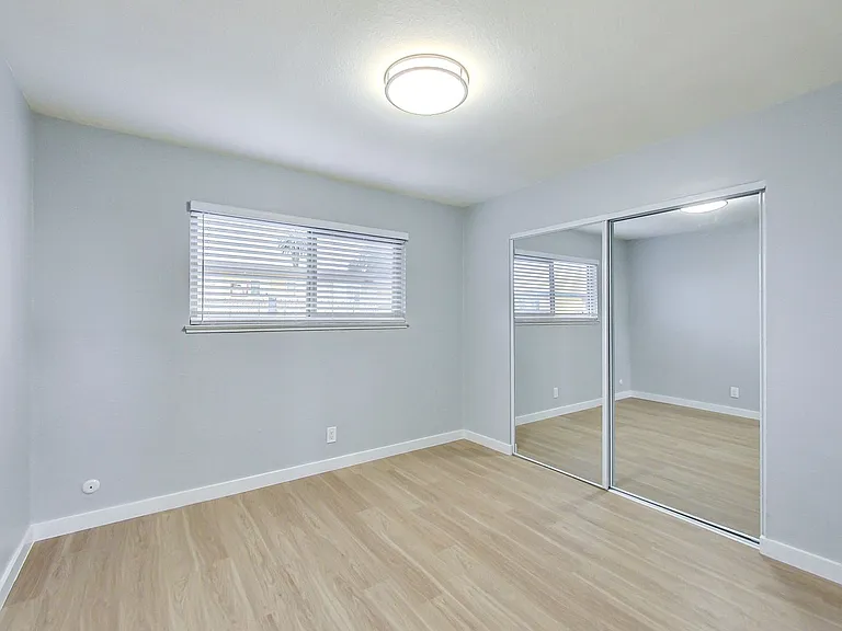 281 MACARTHUR Blvd — Photo 9