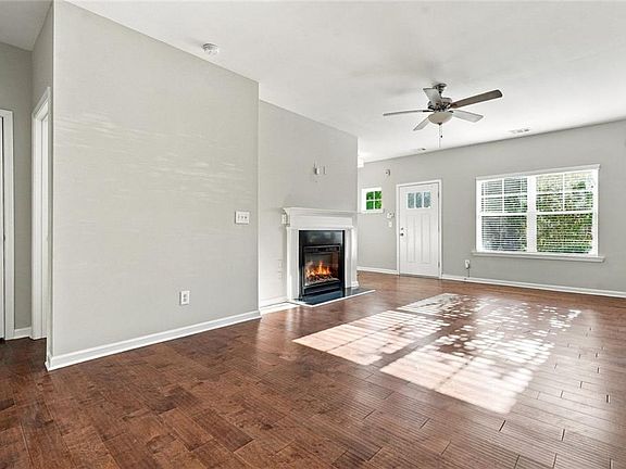 4th image of 847 Ambient Way SW