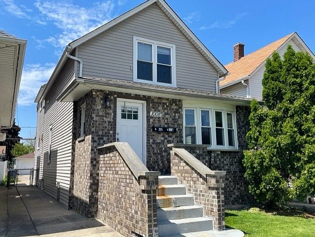 1st image of 1008 N 15th Ave