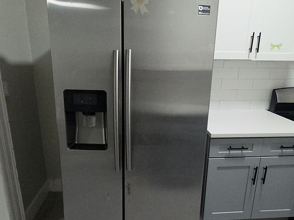 3rd image of 819 Summer Ave #2R