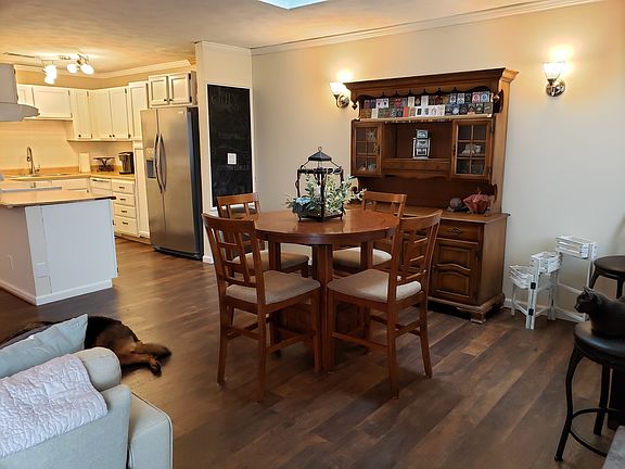 2nd image of 1549 W Stonehenge Dr
