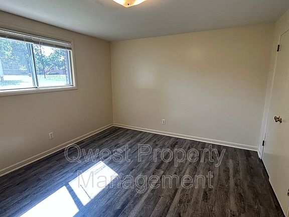 5th image of 405 E Woodlawn Ave APT 2