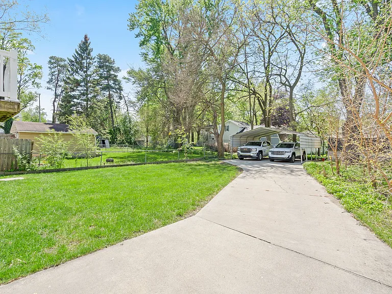 1223 Edith Ave NE — Photo 4