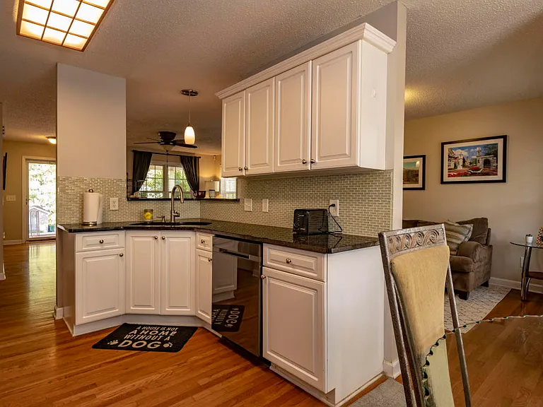 440 Spring Lake Dr — Photo 10