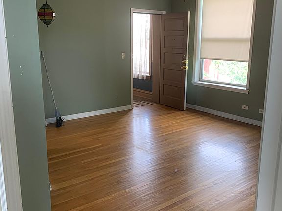 2nd image of 3556 W Wrightwood Ave