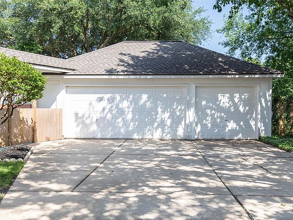 4th image of 3403 Woodbine Pl