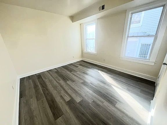 4th image of 515 Sanford Ave #2LE