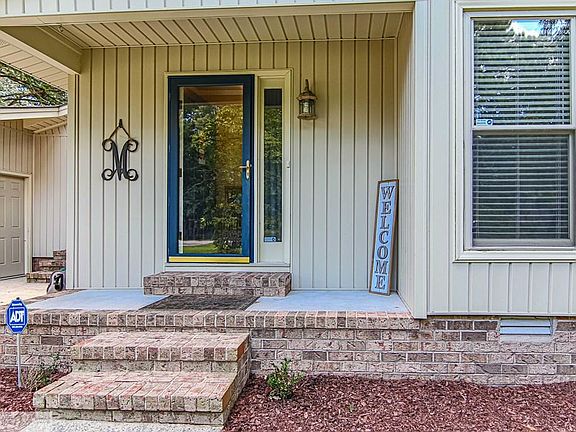 4th image of 305 Dobbs Dr