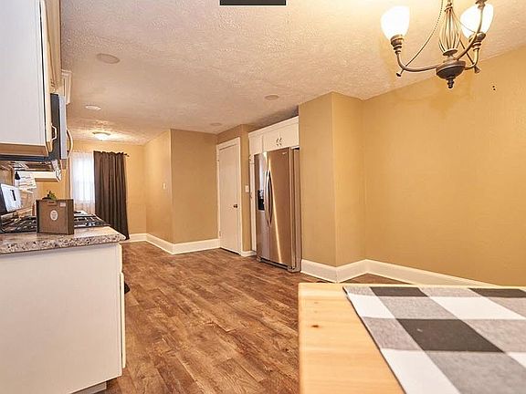 4th image of 653 E Archwood Ave