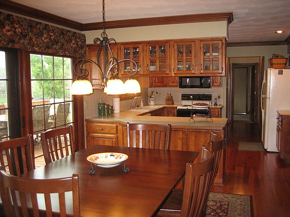 3rd image of 770 Weston Park Dr