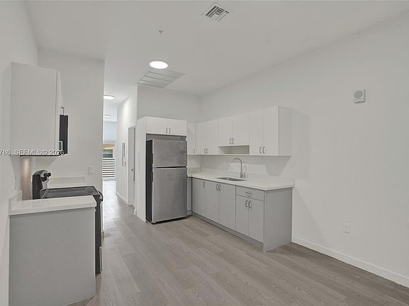 4th image of 1567 NW 1st St #9