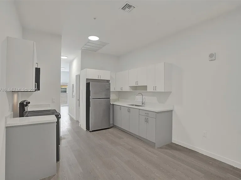 1567 NW 1st St #9 — Photo 4