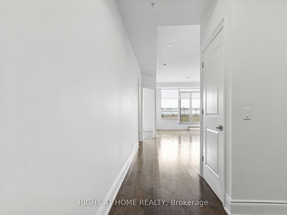 4th image of 23 Glebe Rd W #816