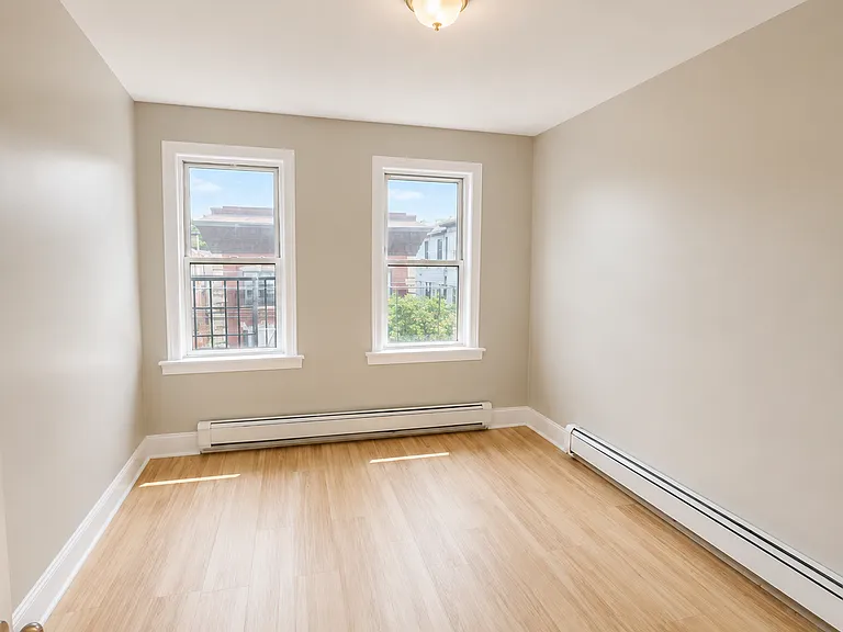 652 N 5th St #3L — Photo 4
