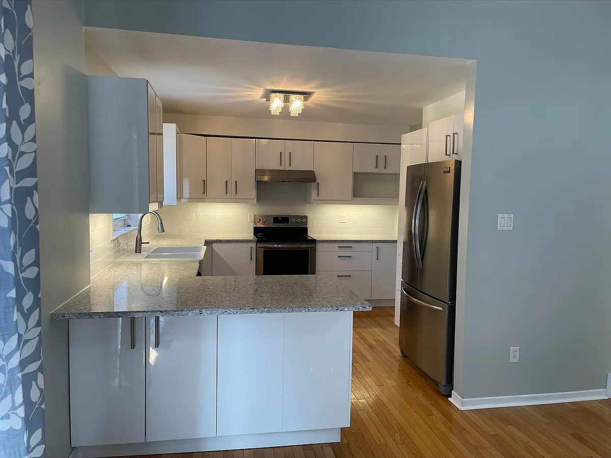 Building Photo - 27 Roundhill Ct